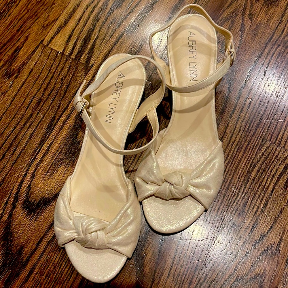 NEW Aubrey Lynn Wedge Heels
